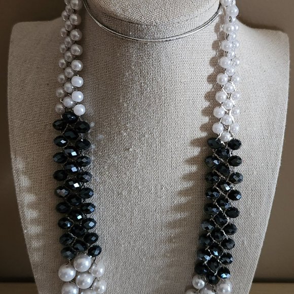 Ladies Fashion Beaded NWT Necklace Set - Picture 6 of 10